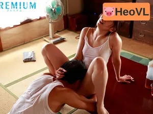 chong-ban-viec-o-co-quan-ba-xa-o-nha-lam-tinh-voi-anh-hang-xom